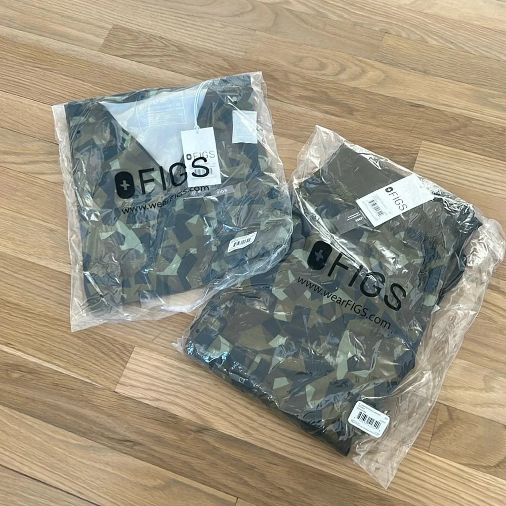 BNWT Camo FIGS size small - Picture 1 of 3